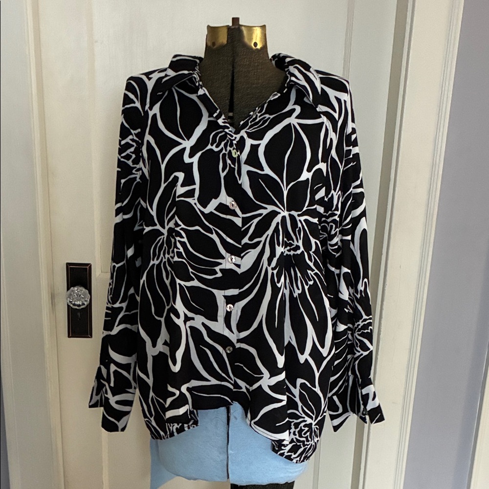 Chic Black and White Floral Button Down Shirt